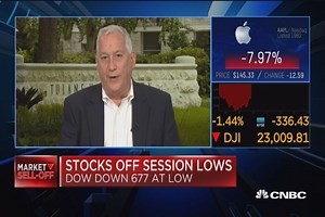 Walter Isaacson: Apple needs to find new ways to dazzle consumers