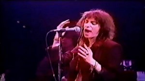 PATTI SMITH - DANCING BAREFOOT