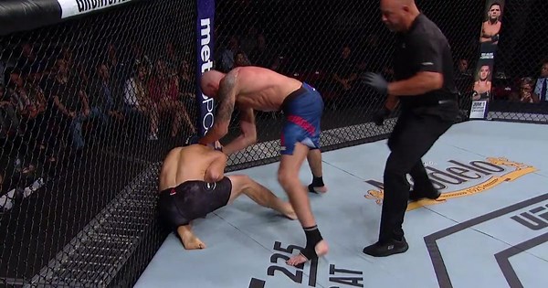 Ben Saunders TKO’s Jake Ellenberger | HIGHLIGHT | UFC FIGHT NIGHT