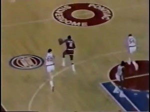 Moses Malone Smokes Bill Laimbeer & Kent Benson in the Open Floor (1984)