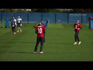 Giants' Eli Manning warms up with QBs at practice