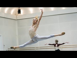 A first glimpse of The Royal Ballet's Illustrated 'Farewell' with Twyla Tharp