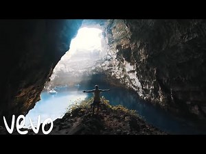 Ellie Goulding ft. The Chainsmokers - Take Me With You (Official Music Video)