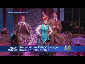 Bette Midler Falls On Stage