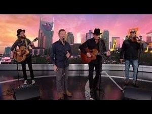 Tracy Lawrence and Craig Morgan perform 'Finally Home'