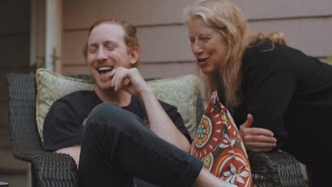 Asher Roth – Mommydog (Official Music Video)