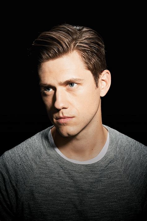 Profile picture of Aaron Tveit