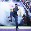 Ray Lewis Hypes Up Ravens Fans With Pregame Dance