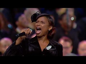 Jennifer Hudson Sings 'Amazing Grace' at Aretha Franklin's Memorial