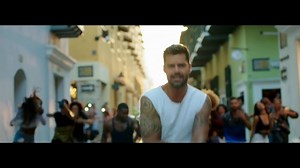 Ricky Martin - La Mordidita (Official Video) ft. Yotuel