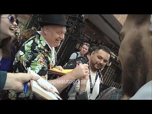 Annette Bening signs autographs for TopPix