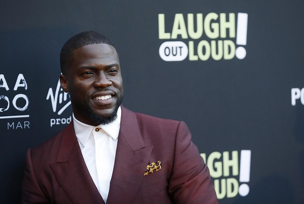 Kevin Hart, Lindsay Lohan, Courteney Cox visit late night