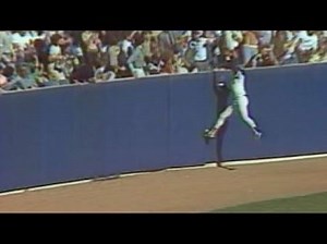 Winfield robs Armas of a homer in 1981 ALCS Game 2