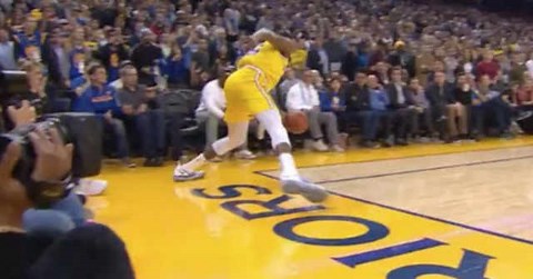 Chris Paul Aired Out His Frustrations With The Refs For This Absurd Non-Call Against Golden State!