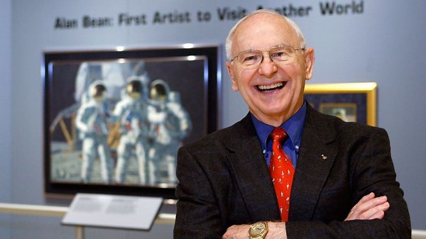 Alan Bean, Apollo astronaut who walked on the moon, dies at 86