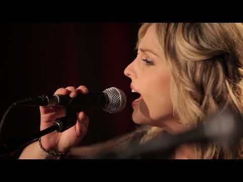 Sunny Sweeney - From A Table Away (Live)