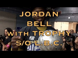 Jordan Bell with trophy and a S/O to Long Beach, interrupted by Peter Guber: "DON'T DROP THAT!" 😂