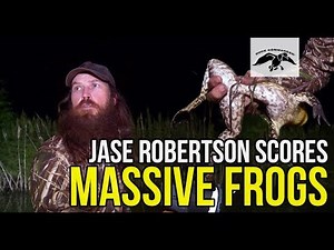 Jase Robertson Catches GIANT Bullfrogs!