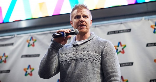 Sean Lowe Shades ‘Bachelor’ Contestants for ‘Quitting Your Job’ to Be Famous on Social Media, Start Podcasts