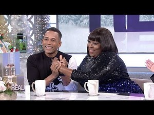 Hill Harper Demonstrates His New Body Oil on Loni!