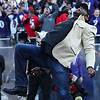 Ray Lewis hypes Ravens' fans pregame vs. Chargers