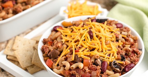Hungry Girl's 30-Minute Meatless Chili Mac Is the Dinner You Need for Cold Winter Nights