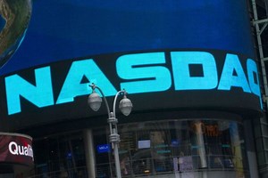 Nasdaq hits 8,000