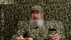 Zaxby's Boneless Wings Meal TV Commercial, 'Chickenflage' Featuring Si Robertson