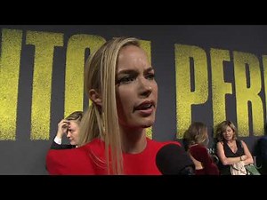 Pitch Perfect 3 Premiere LA - Itw Alexis Knapp (official video)