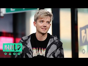 Asa Butterfield Talks Playing Gillian Anderson's Son in "Sex Education"