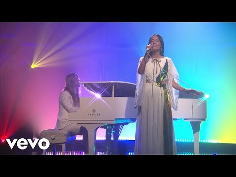 Kacey Musgraves - Rainbow (Live from Late Night with Seth Meyers)