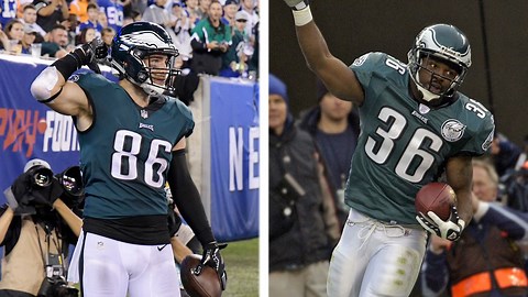 Brian Westbrook congratulates Zach Ertz on breaking his Eagles record for catches in season