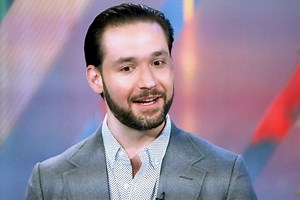 Reddit co-founder Alexis Ohanian on Twitter suspending Alex Jones